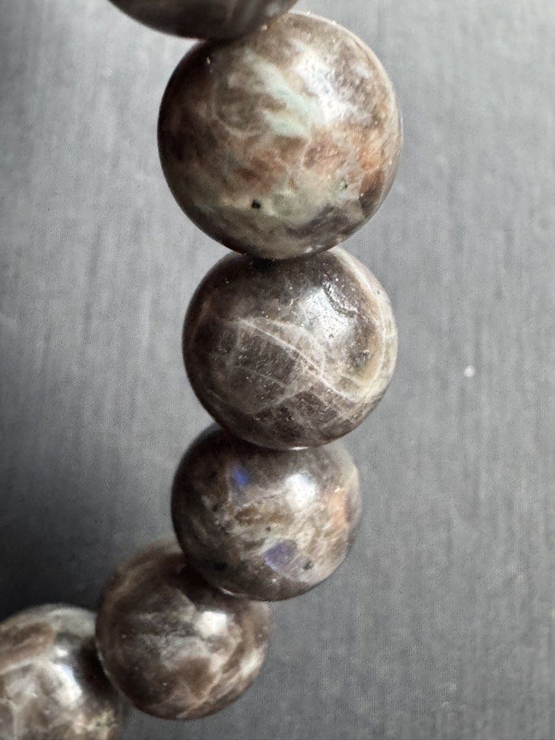 Coffee Spectrolite stone bracelet 10.6mm (Category: Bracelets) located in Kuala Lumpur. Submitted by smurf2020 (Listing ID 1449106811, Image 3). Description: Size: 10.6mm Speeds up problem-solving, cuts through mental fatigue, and sparks creative breakthroughs. Blocks external stress and emotional drains, keeping your personal energy reserves protected. Can combine postage with any other items. #464.