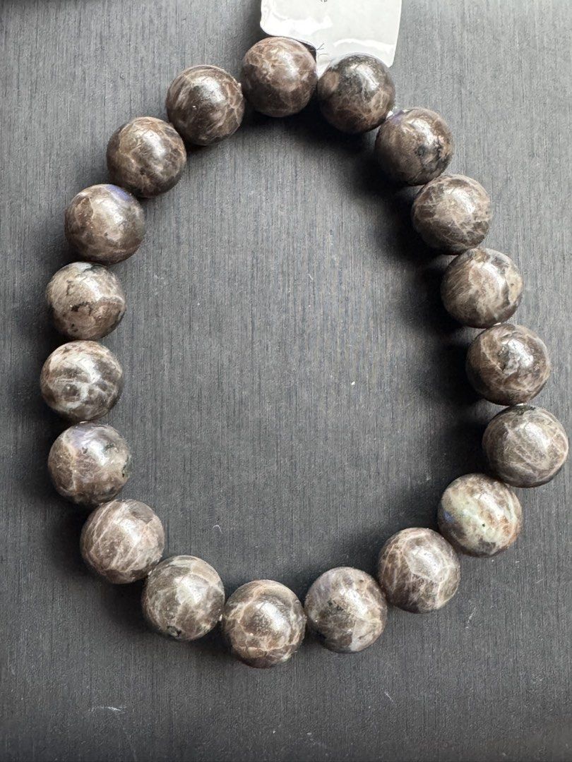 Coffee Spectrolite stone bracelet 10.6mm (Category: Bracelets) located in Kuala Lumpur. Submitted by smurf2020 (Listing ID 1449106811, Image 1). Description: Size: 10.6mm Speeds up problem-solving, cuts through mental fatigue, and sparks creative breakthroughs. Blocks external stress and emotional drains, keeping your personal energy reserves protected. Can combine postage with any other items. #464.