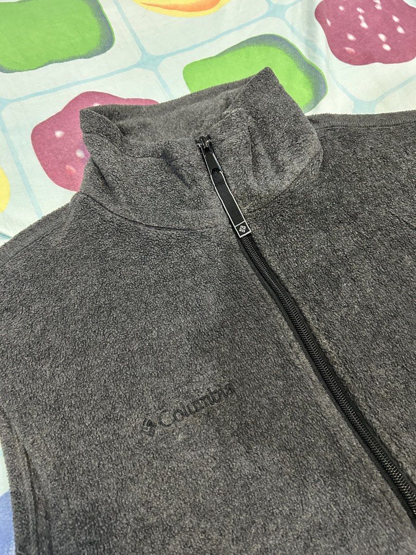 Columbia Full Zip Fleece Vest (Category: Coats, Jackets and Outerwear) located in Dagupan City. Submitted by macavex (Listing ID 1449269406, Image 2). Description: S on tag 20” x 26”.