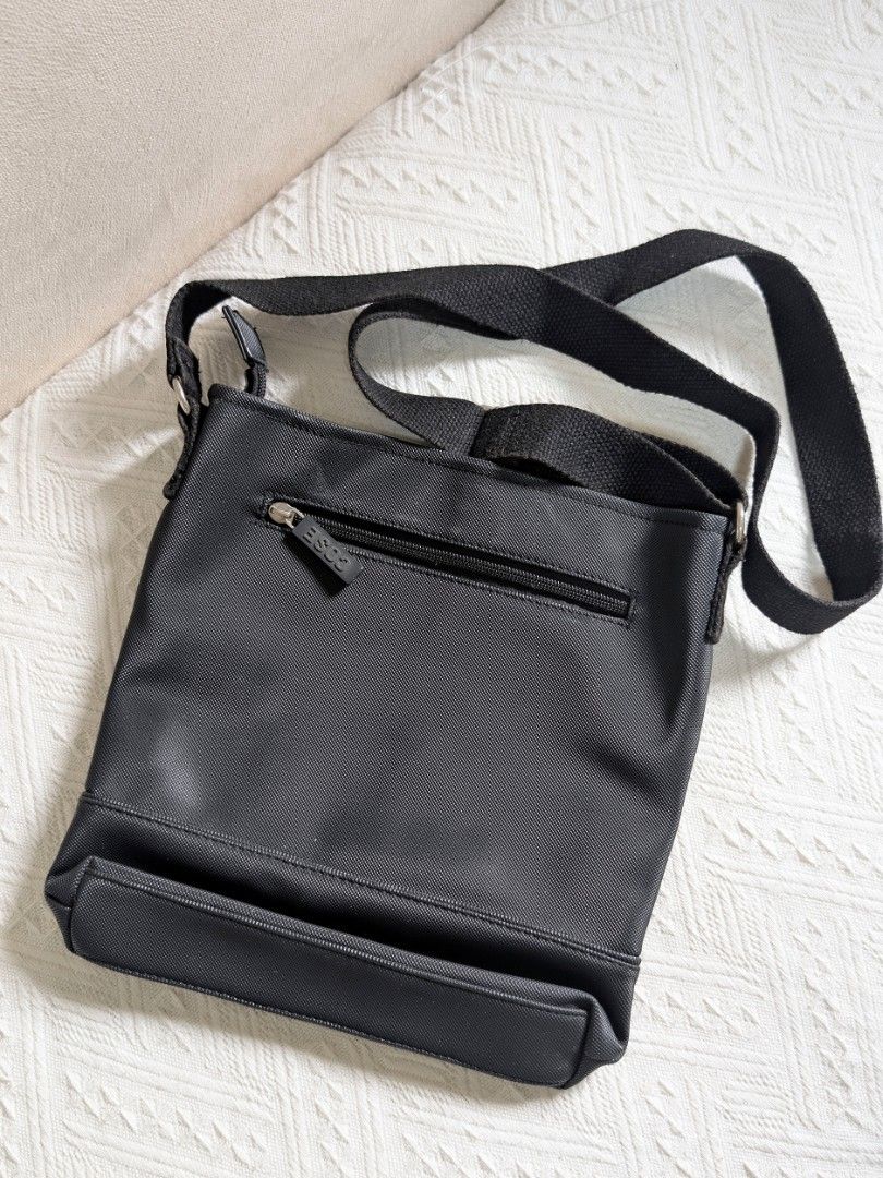Cosé Crossbody Bag (Category: Cross-body Bags) located in Pasig City. Submitted by jncvllnv (Listing ID 1449141084, Image 2). Description: Well used Normal wear and tear (dotted stains and scratches).