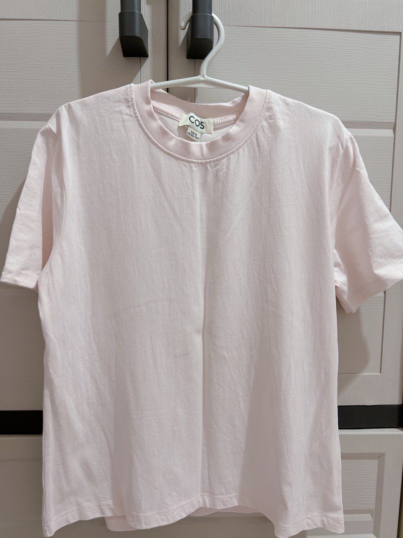 COS Pink Cotton T-shirt (Category: Shirts) located in Bustos. Submitted by amcsantos_ (Listing ID 1449265501, Image 1). Description: Size: Medium Color: Light Pink .