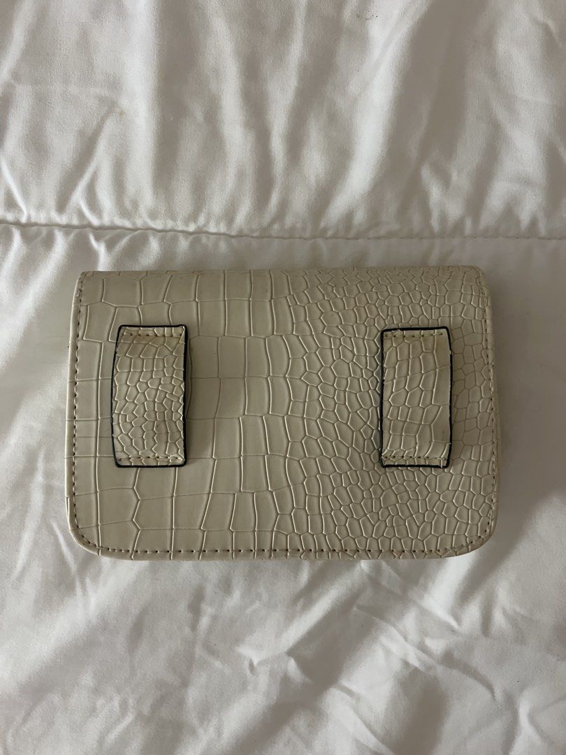 Crocodile Belt Bag (Category: Belt bags, Clutches and Pouches) located in Manila. Submitted by abmrc (Listing ID 1449254488, Image 2). Description: .
