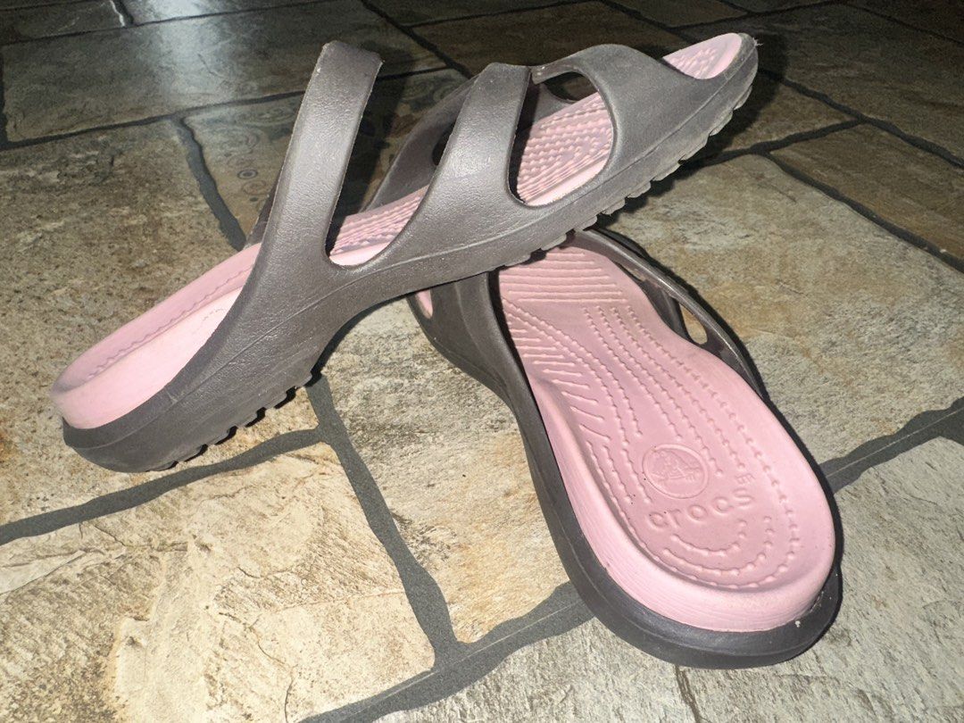 CROCS MELEEN 11853-28M Brown (Category: Flats & Sandals) located in San Fernando. Submitted by km_koleksyon (Listing ID 1449131705, Image 2). Description: CROCS MELEEN 11853-28M Brown.