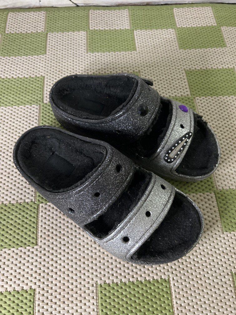 Crocs Slip-Ons (Category: Slippers and slides) located in Manila. Submitted by abmrc (Listing ID 1449223681, Image 3). Description: Bought in LA .