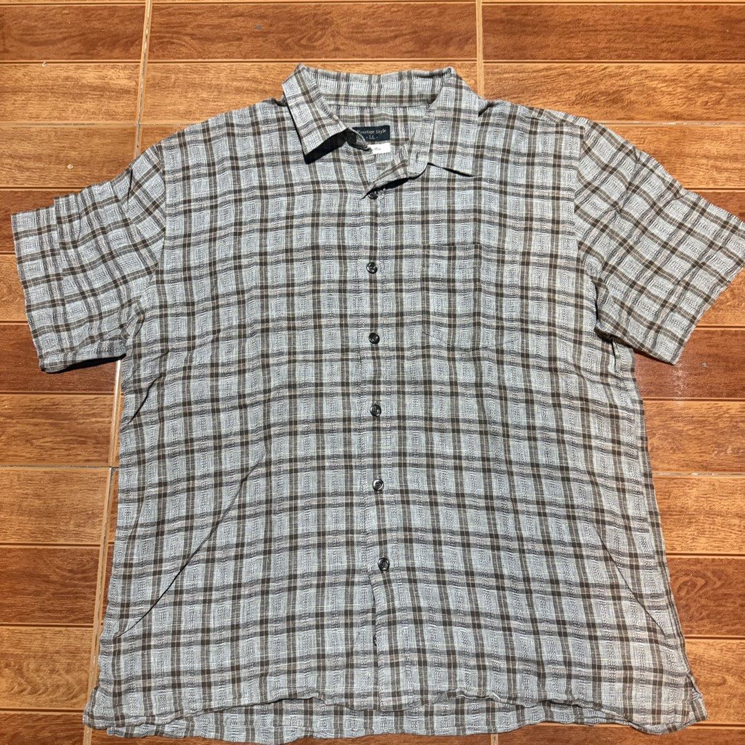 Cropped Linen Plaid Polo Shirt (Category: Tshirts & Polo Shirts ) located in Manila. Submitted by flowww2121 (Listing ID 1449108148, Image 2). Description: - Brown plaid short sleeve shirt - Button-up front - Single chest pocket - Ideal for casual wear - Cropped Style - Linen texture Large but can fit to XL Length: 26.7 inches Width: 22 inches.