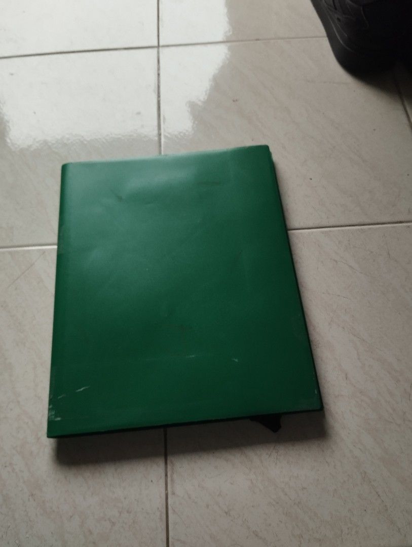 Crown zenith basic cards (Category: Trading Cards Accessories) located in Singapore. Submitted by sg5109b (Listing ID 1449221637, Image 2). Description: basics and hollow crown and zenith cards with binder.