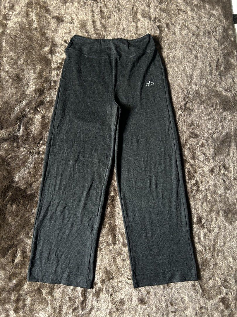 Dark Grey Wide Leg Cropped Pants (Category: Other Bottoms) located in Amadeo. Submitted by archived_stole (Listing ID 1449233365, Image 1). Description: Alo Yoga Drawstring Sweatpants Black Dimension: 39”Waist / 41.5” Length / 11”Hem Condition:Excellent! Color rate: 9/10 issue:Missing Lace Pm/Dm📥 Jnt/Lalamove🛵.