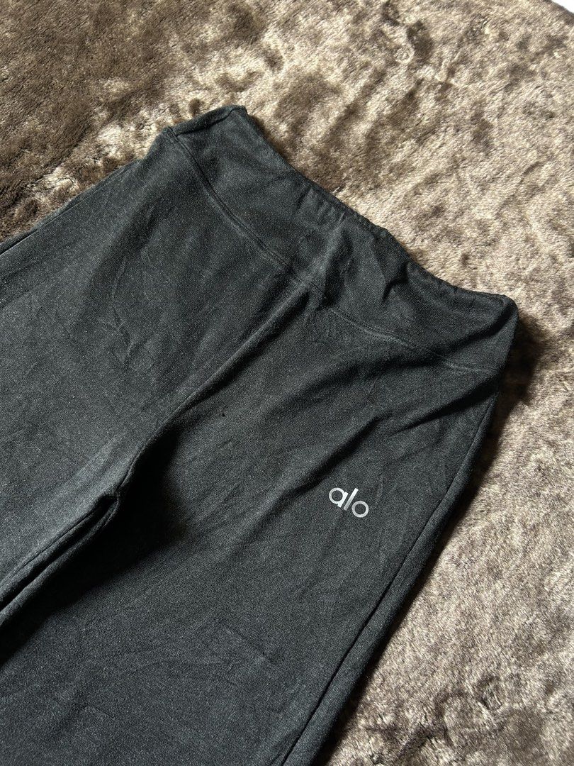 Dark Grey Wide Leg Cropped Pants (Category: Other Bottoms) located in Amadeo. Submitted by archived_stole (Listing ID 1449233365, Image 2). Description: Alo Yoga Drawstring Sweatpants Black Dimension: 39”Waist / 41.5” Length / 11”Hem Condition:Excellent! Color rate: 9/10 issue:Missing Lace Pm/Dm📥 Jnt/Lalamove🛵.