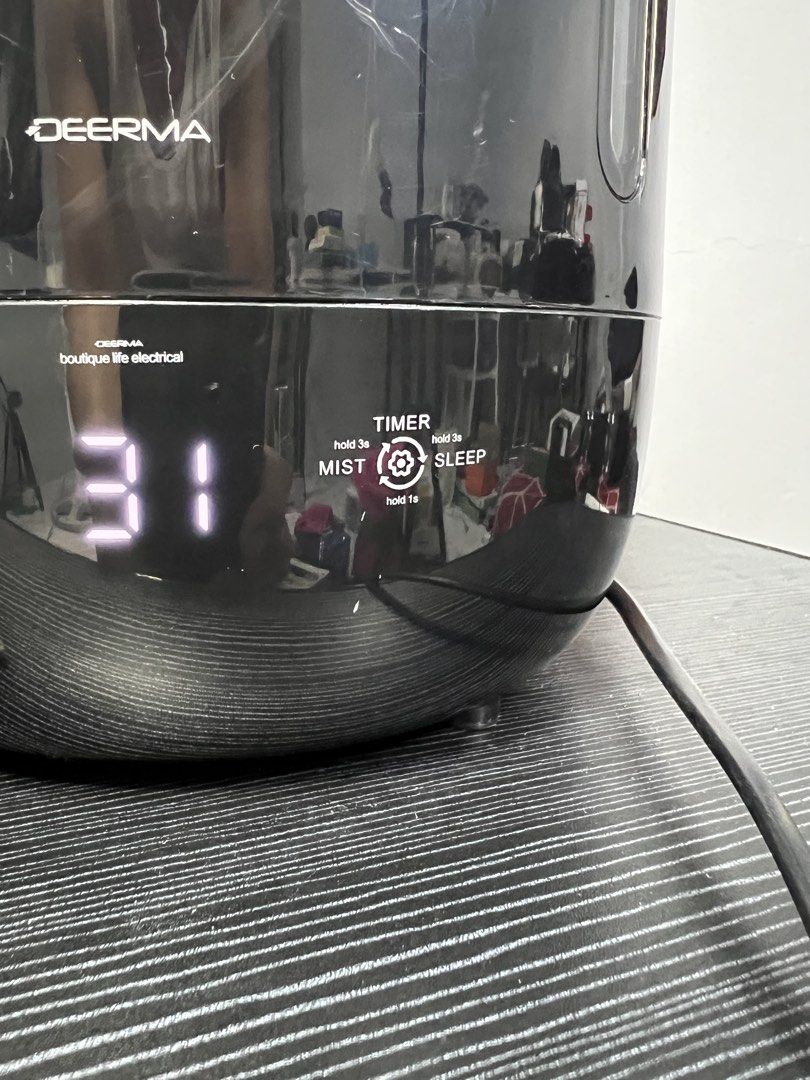 Deerma Air Humidifier (Category: Air Purifiers & Dehumidifiers) located in Cavite. Submitted by zenocean.57 (Listing ID 1449256548, Image 3). Description: -Air Humidifier with Touch Screen Controls -5L Capacity.