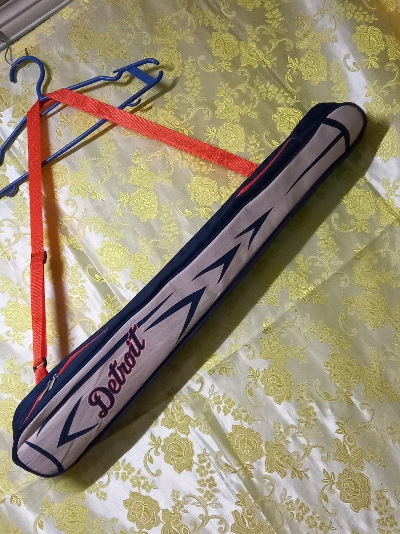 DETROIT TIGERS BASEBALL BAT SLING COOLER (Category: Other Sports Equipment and Supplies) located in Manila. Submitted by cristobalc40322 (Listing ID 1449245972, Image 3). Description: THICK AND DURABLE MATERIALS SIZE: ESTIMATE KASYA 4 NA BAT VERY GOOD CONDITION ALMOST NEW NO ANYDAMAGE NO ANYSTAIN NO SCRATCHES NO FLAWS LOCATION: QUEZON CITY BATASAN DSWD AREA IF MEET UP.