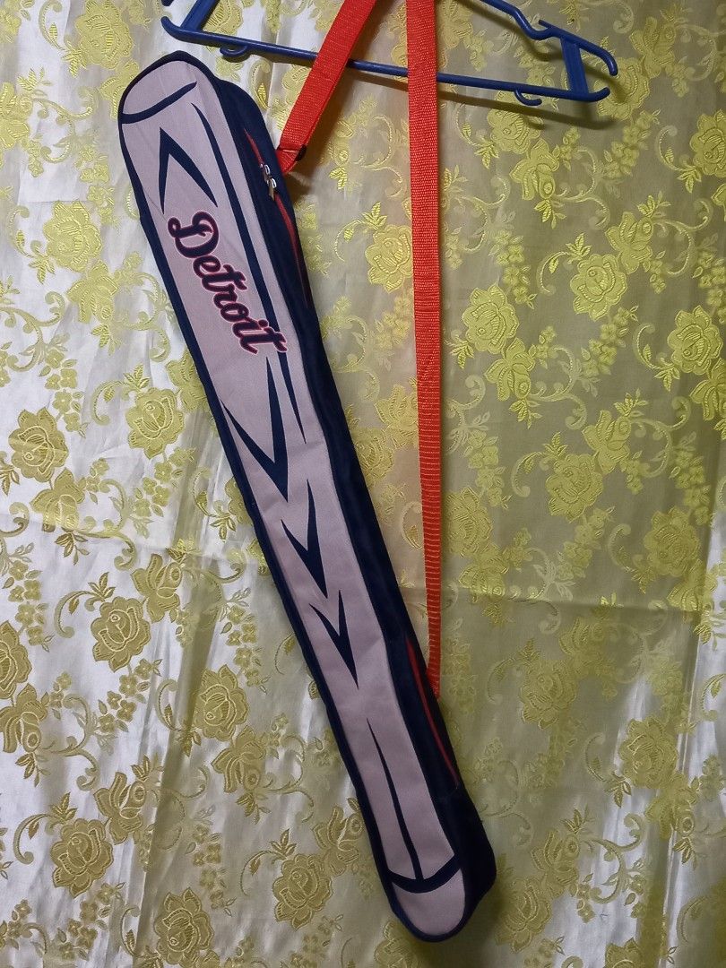 DETROIT TIGERS BASEBALL BAT SLING COOLER (Category: Other Sports Equipment and Supplies) located in Manila. Submitted by cristobalc40322 (Listing ID 1449245972, Image 1). Description: THICK AND DURABLE MATERIALS SIZE: ESTIMATE KASYA 4 NA BAT VERY GOOD CONDITION ALMOST NEW NO ANYDAMAGE NO ANYSTAIN NO SCRATCHES NO FLAWS LOCATION: QUEZON CITY BATASAN DSWD AREA IF MEET UP.