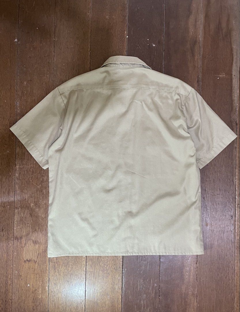 Dickies Cropped Short Sleeve Work Shirt Khaki Medium (Category: Tshirts & Polo Shirts ) located in Quezon City. Submitted by argonlab (Listing ID 1449212920, Image 2). Description: - Classic Cropped Dickies work shirt - Short sleeves, button-up front - Two chest pockets with button closures - Khaki color - Size Medium - Durable fabric - Perfect for work or casual wear - 22Wx26L.
