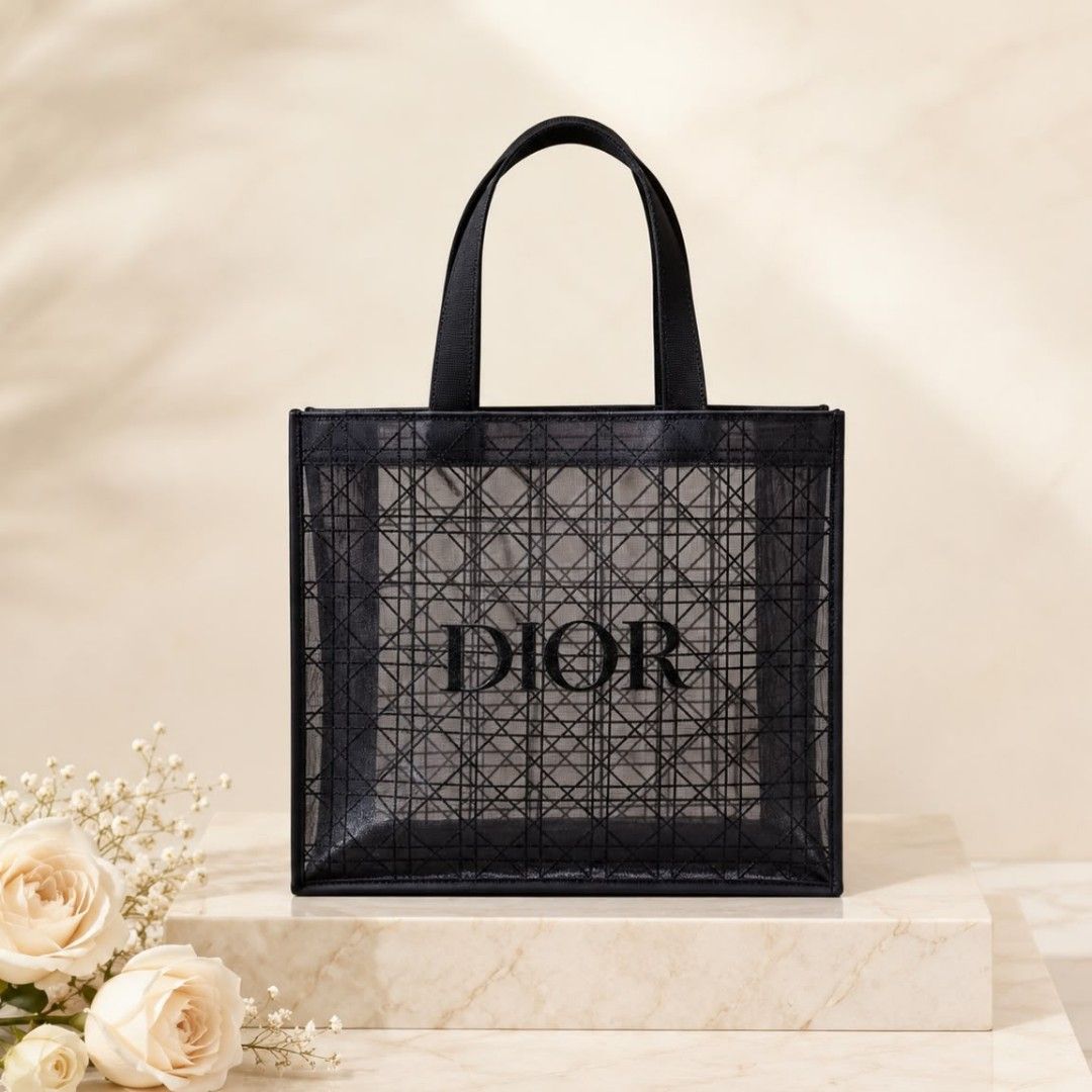 Dior Totebag Exlusif Black String Original Gift Beauty (Kategori: Tas & Dompet Wanita) berada di Tangerang. Dikirim oleh blessedmommy8828 (ID iklan 1449305742, Gambar 1). Deskripsi: Dior Totebag Exlusif Black String Original Gift Beauty stock 1 Size : 41x15x38cm.