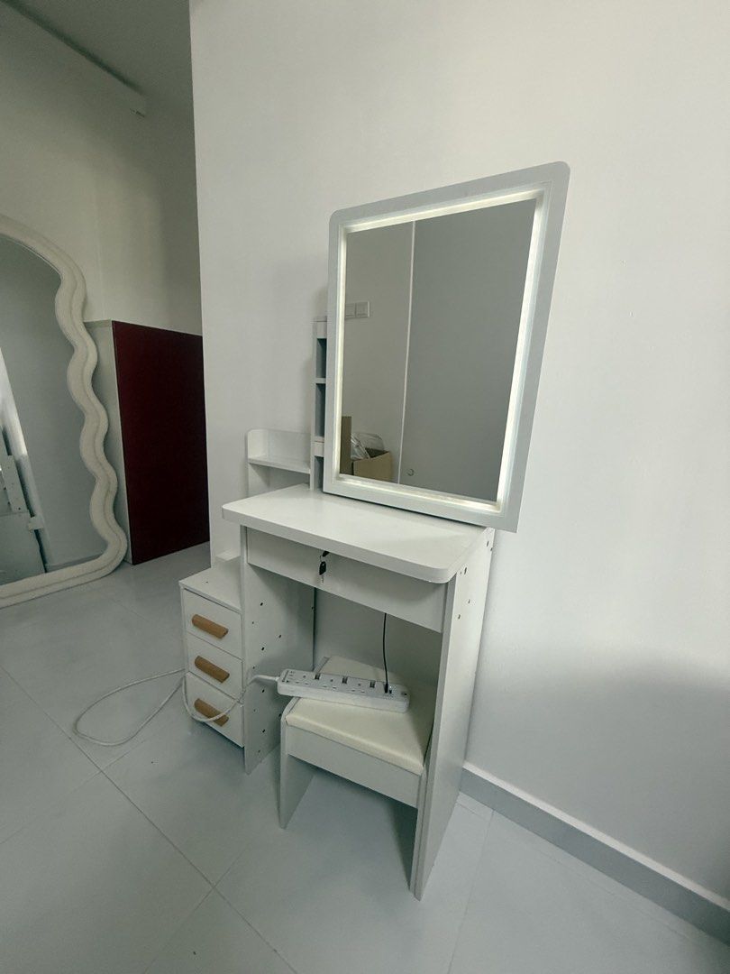 Dressing Table (Category: Shelves, Cabinets & Racks) located in Singapore. Submitted by pikachu92 (Listing ID 1449217170, Image 1). Description: Self Pick-up.