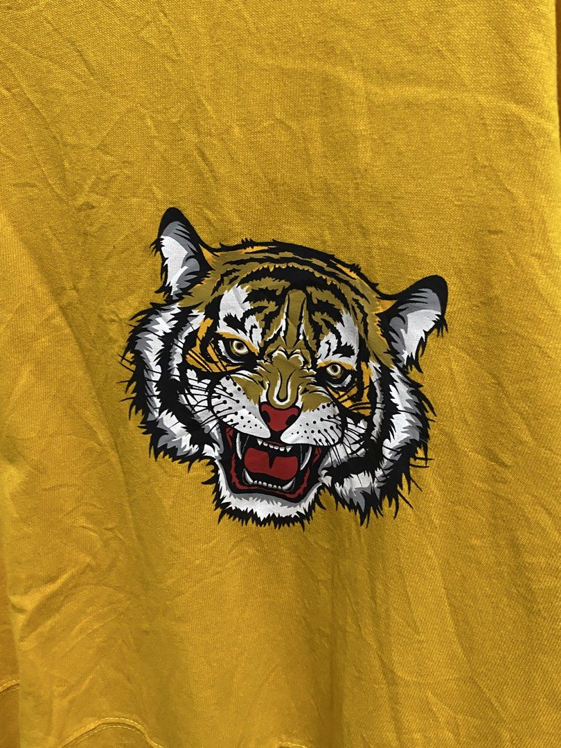 Ed Hardy Striped sleeve Long sleeves (Category: Coats, Jackets and Outerwear) located in Tagaytay City. Submitted by grayl_thrift (Listing ID 1449265714, Image 2). Description: Issue: Stain.
