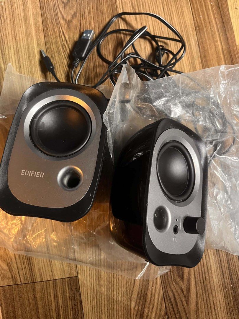 Edifier USB Powered Desktop Speakers (Category: Soundbars, Speakers & Amplifiers) located in Iloilo. Submitted by wanderzee (Listing ID 1449195458, Image 2). Description: - Edifier desktop speakers - USB powered - 3.5mm audio jack - Convenient volume control on right speaker - Ideal for PC setups and gaming - Tested and confirmed working.