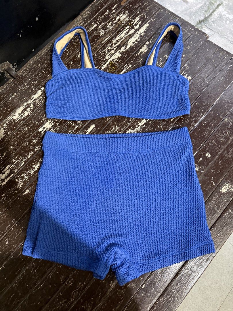 Medium - Eighth Mermaid | Eighth Mermaid Turner Set (Category: Gift Baskets & Hampers) located in Caloocan City. Submitted by threegirlscloset2 (Listing ID 1449247273, Image 3). Description: Size: Medium Negotiable .