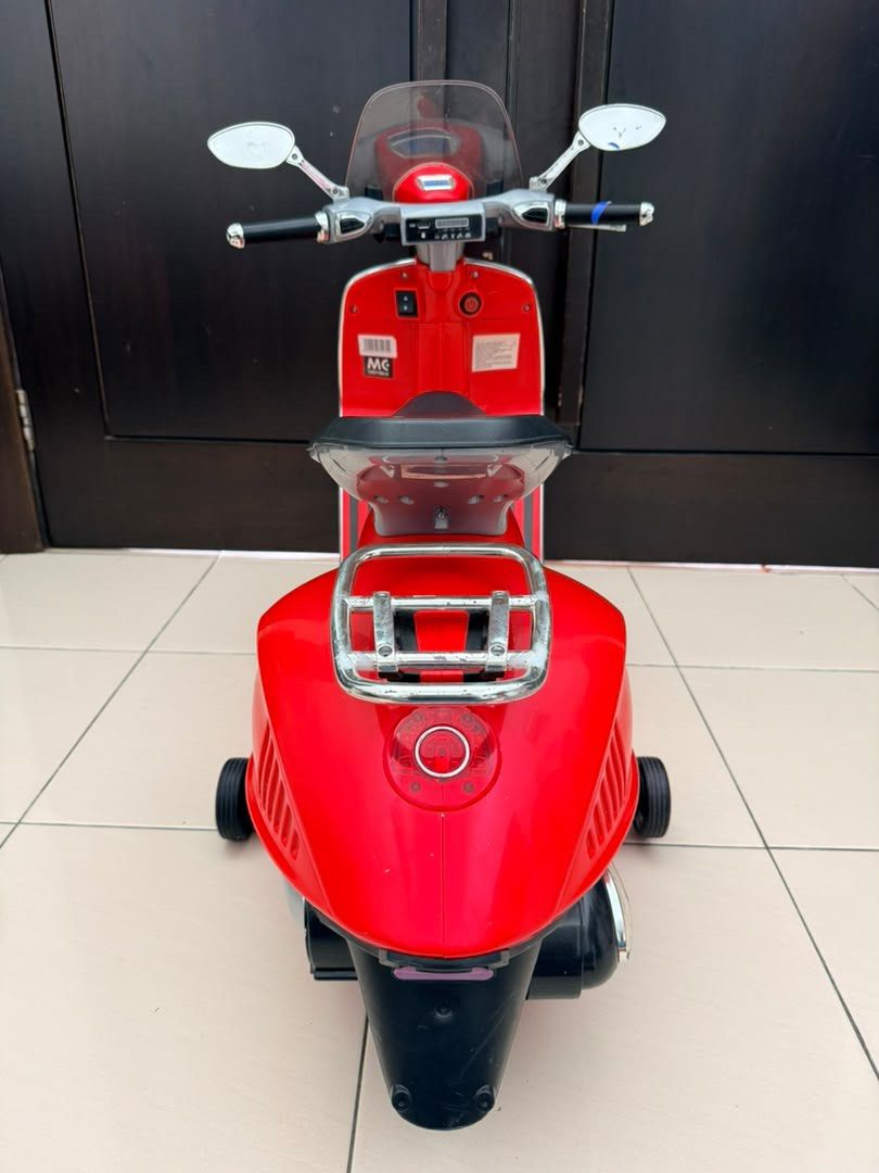 Electric scooter (Category: Toys & Games) located in Kuching. Submitted by aishheyh (Listing ID 1449150330, Image 3). Description: Free delivery for kuching area.