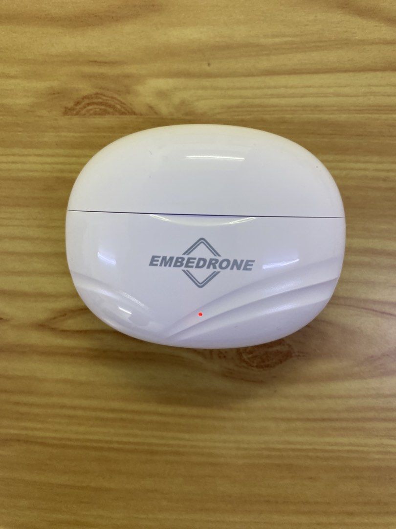 Embeddrone S390 Wireless Bluetooth Earphones (Category: Earphones) located in Kuala Lumpur. Submitted by yiyiloo (Listing ID 1449105882, Image 3). Description: .