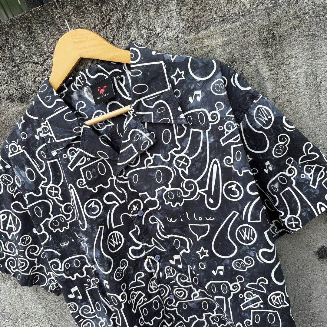 Filippo Bruno Willow Open colar doodle shirt (Category: Tshirts & Polo Shirts ) located in Naga. Submitted by reshelled (Listing ID 1449271647, Image 1). Description: Good Condition Size XL 23.5 x 28.