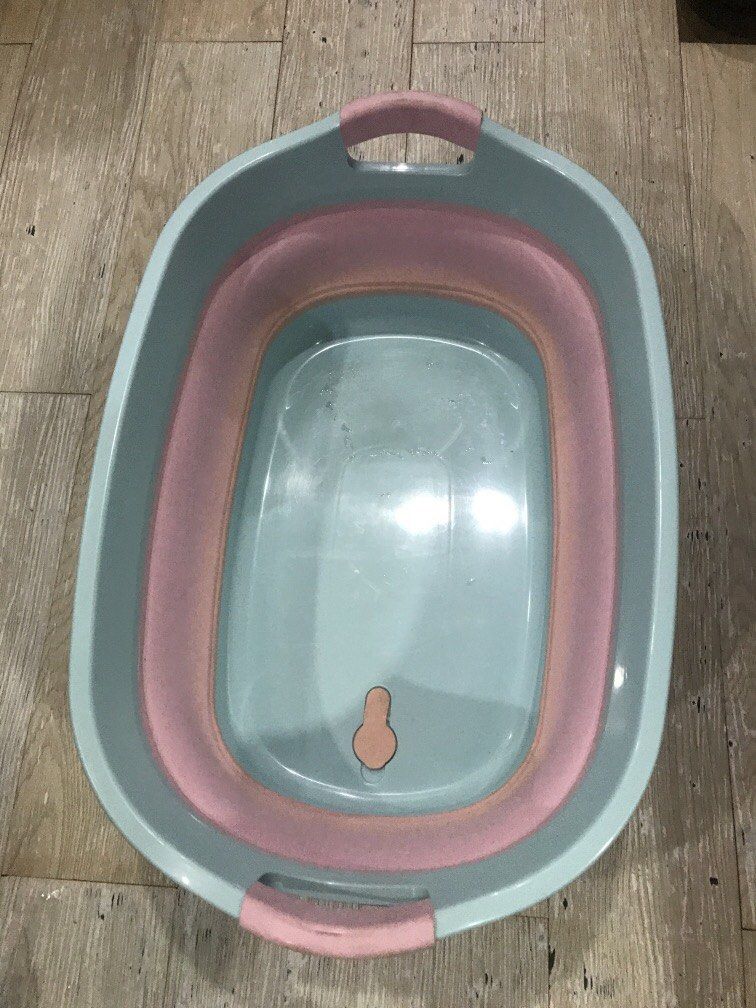 Folding Baby Bath Tub (Category: Bathtub & Bath Accessories) located in Carmona. Submitted by bihira (Listing ID 1449233636, Image 2). Description: Folding Baby Bath Tub - WYSIWYG - Baby blue and baby pink colors - Baby pink part, made of rubber - used condition.