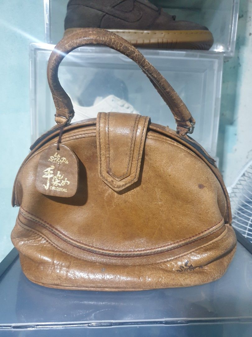For sale LA Strada leather shoulder bag (Category: Shoulder Bags) located in Las Pinas. Submitted by luciprens (Listing ID 1449147972, Image 1). Description: For sale LA Strada leather shoulder bag. price: 200 for pick up only location: TS CRUZ Subdivision Almanza Dos Las Piñas City payment: G-Cash.