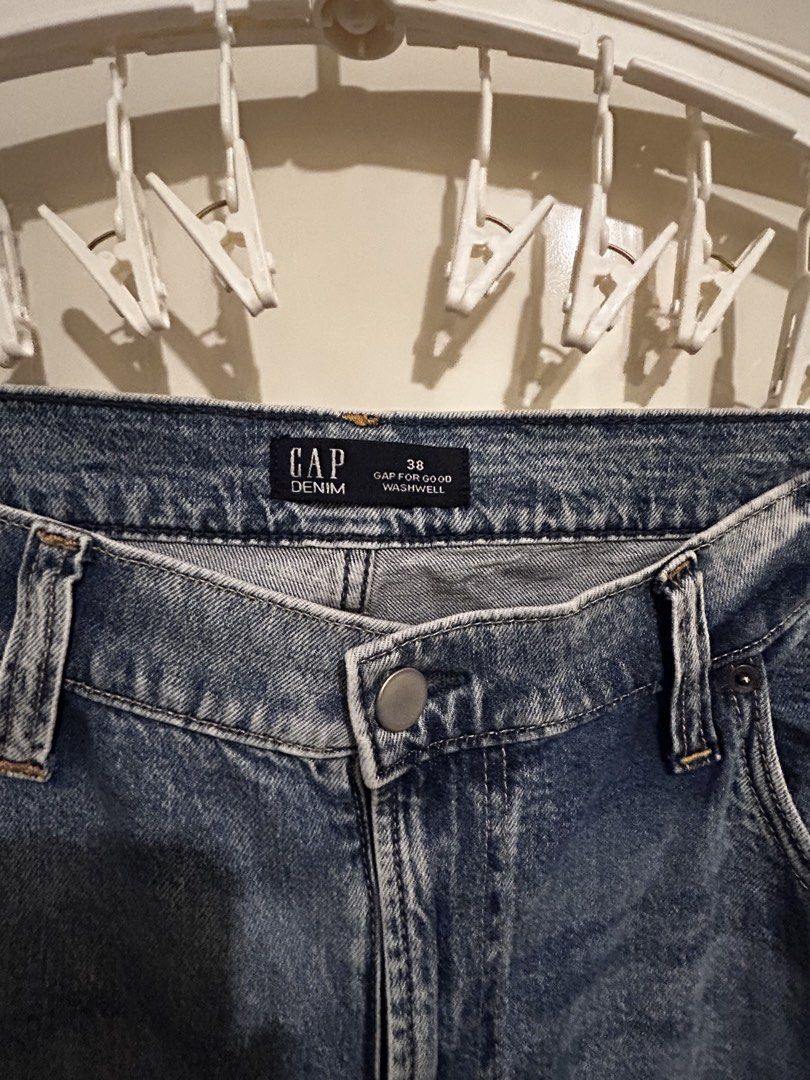 3XL GAP Denim Jeans Distressed Wash (Category: Jeans) located in Manila. Submitted by jaynojayno (Listing ID 1449322018, Image 2). Description: - Original GAP Denim Jeans bought at ₱1990 - Size: 38 - Style: Distressed wash with knee and back pocket rips - Closure: Button fly - Features: Classic five-pocket styling & soft and stretchy ang tela.