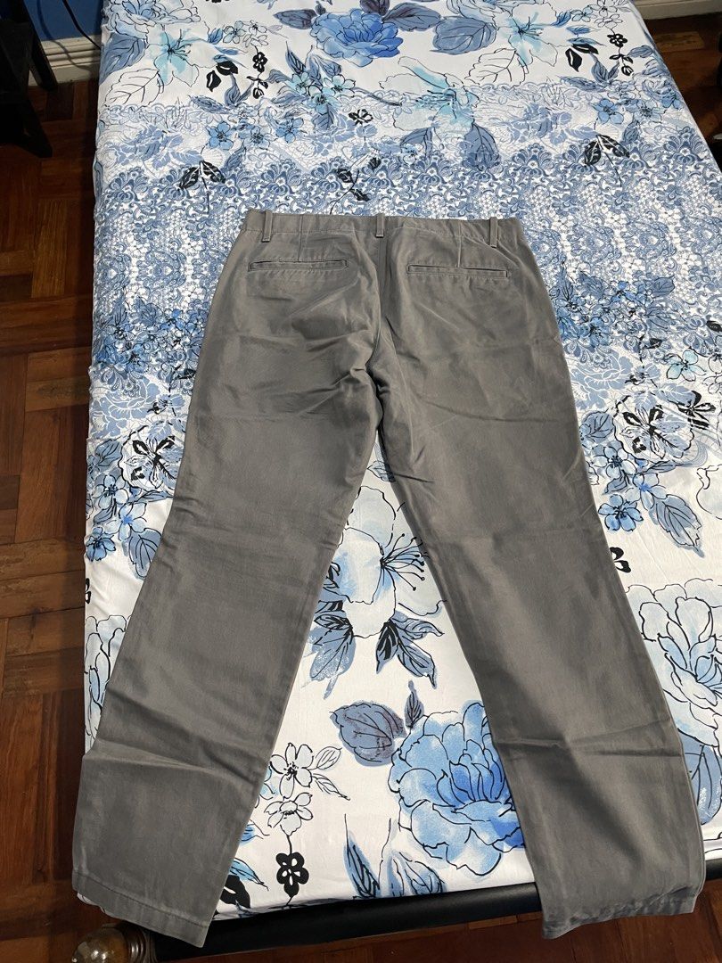 Gap The Lived-In Slim Chino Pants (Category: Chinos) located in Quezon City. Submitted by abc2xxx (Listing ID 1449193509, Image 3). Description: Used Gap Grey Chino Pants - Size: W30 L32 - Closure: Button and zip - Pockets: Two back pockets - Bought in Japan Location: Quezon City around Congressional Extension.