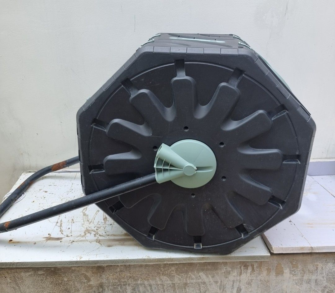 Gardenline Tumbling Composter Drum Recycling Bin (Category: Gardening Tools & Ornaments) located in San Juan City. Submitted by salesite (Listing ID 1449171109, Image 2). Description: - recycling -no hand mixing needed -for garden soil and fertilizer making.