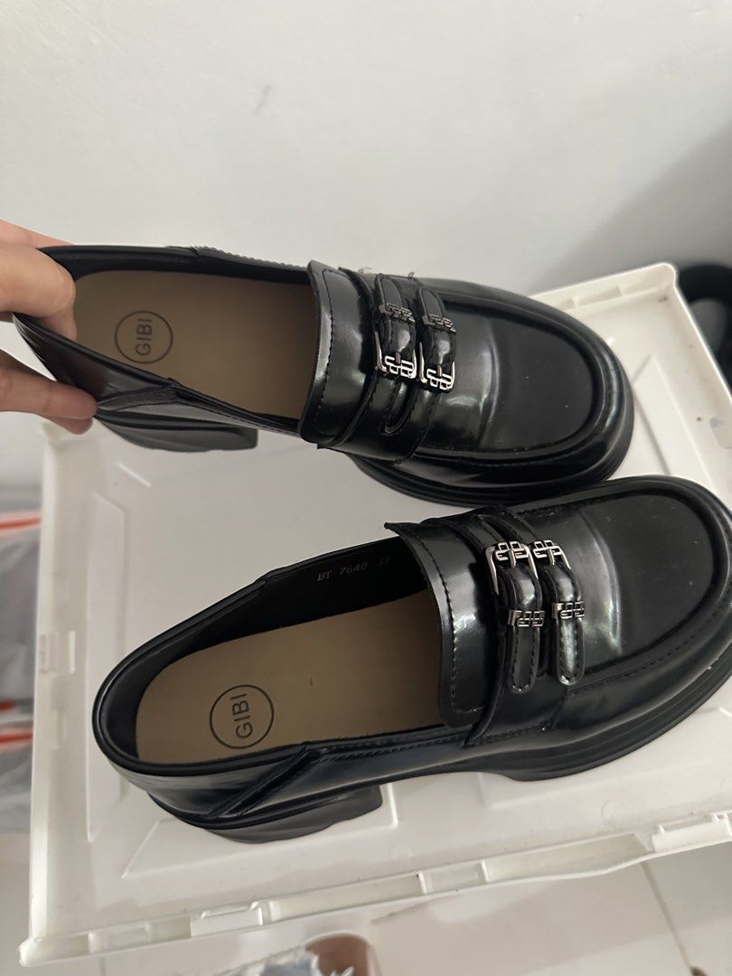 Gibi Black Chunky Platform Loafers (Category: Loafers) located in Manila. Submitted by yanasigs (Listing ID 1449252599, Image 3). Description: Gibi black patent loafers with a chunky platform and block heel. used once only .