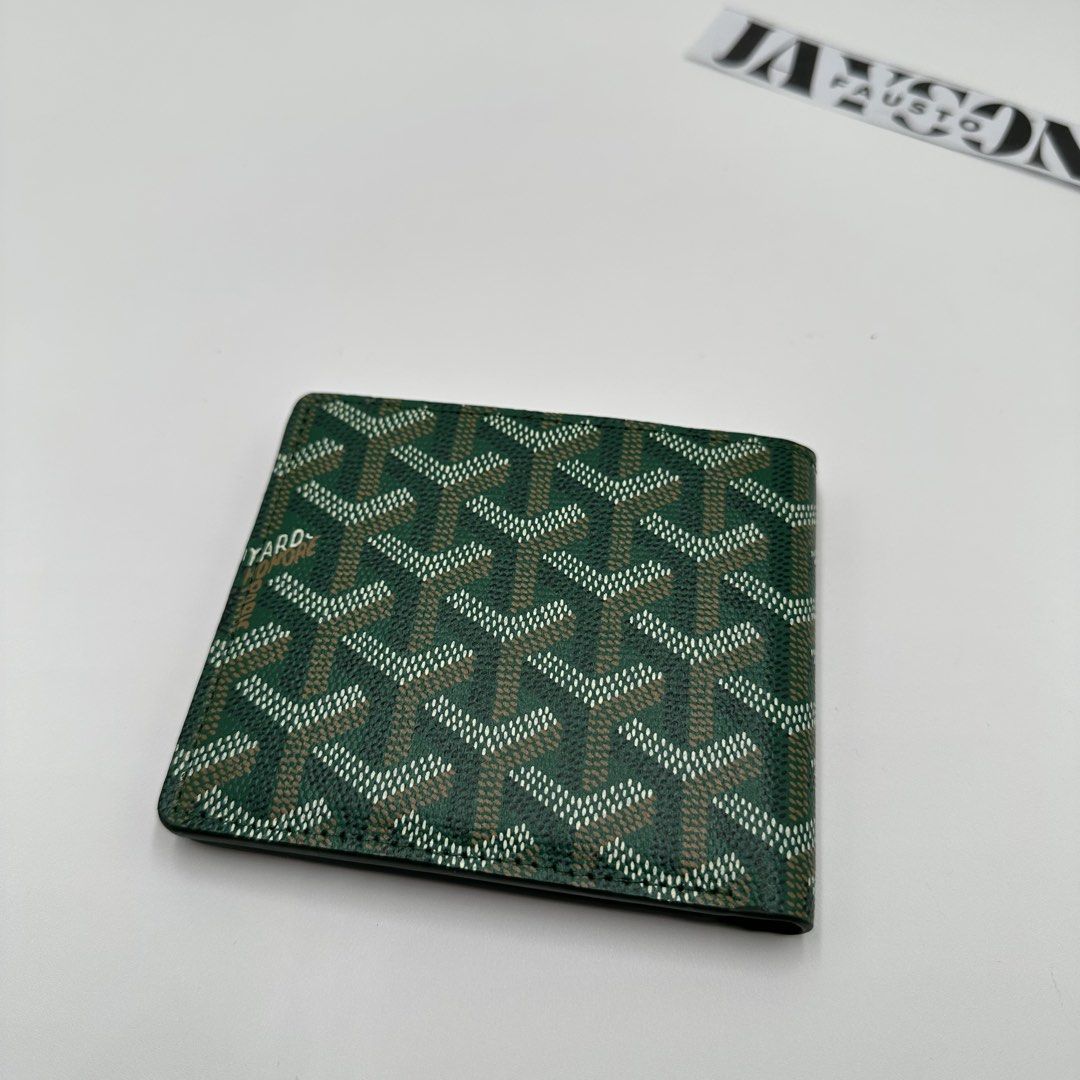 Goyard wallet (Category: Luxury Bags & Wallets) located in Talavera. Submitted by puppyinsane (Listing ID 1449246279, Image 3). Description: Goyad wallet no code Goods lang po pang personal Surplus wallet maganda at presentable Leather: 10/10.