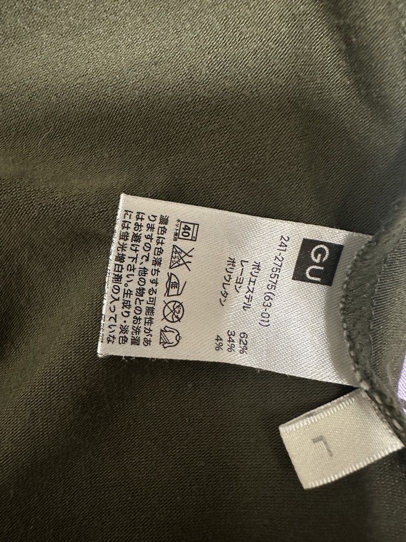 GU軍綠色女裝上衣 （分類：T-shirt）位於 Hong Kong。 由 peacessss 提交（商品編號 1449302559，圖片 3）。簡介： 購買兩件或以上包郵。