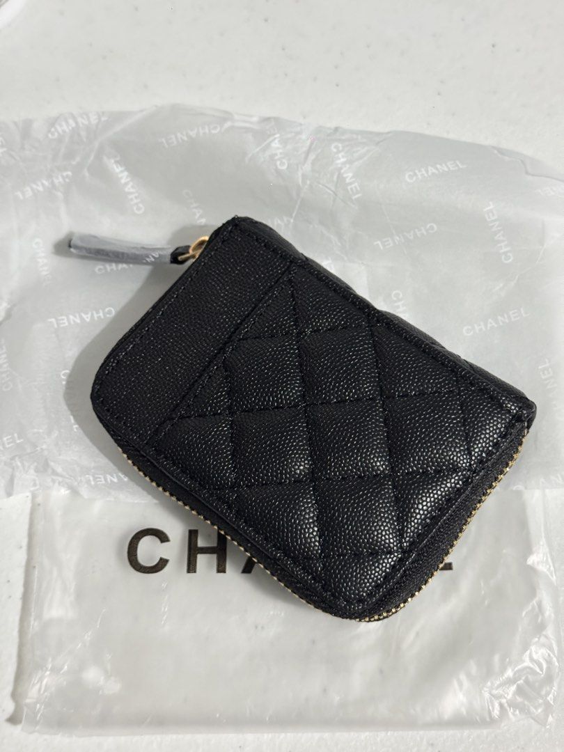 GWP Chanel Black Caviar Quilted Zip Wallet (Category: Luxury Bags & Wallets) located in Antipolo. Submitted by mac.bb (Listing ID 1449254005, Image 3). Description: NO RETURN - NO EXCHANGE This is a GWP item only, not a botique item. Please if may konting hibla jan ng tahi, di po kami reliable dyan. If want ng botique quality bumili kayo ORIGINAL. This item is packed in good condition at hindi po yan sira, sadyang may mga konting imperfections la