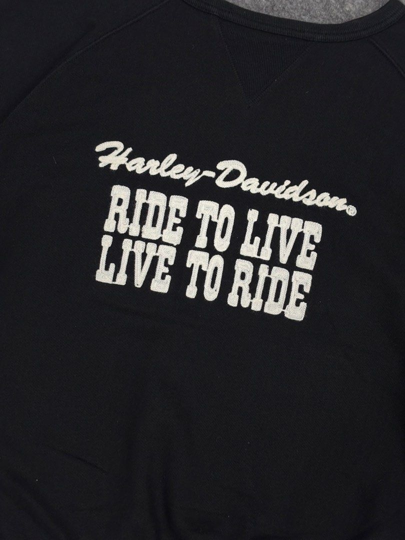 harley davidson sweatshirt (Category: Hoodies) located in Padang Serai. Submitted by paktamkacamata (Listing ID 1449311063, Image 2). Description: Warna - hitam Condition - item bunde sesuai digayakan‼️‼️ saiz - L pit-24 inch length/25.5 inch SEBELUM MEMBELI BOLE TENGOK GAMBAR DI ATAS SEBARANG PERTANYAAN BOLEH PM ITEM BUNDLE LIKE NEW ‼️.