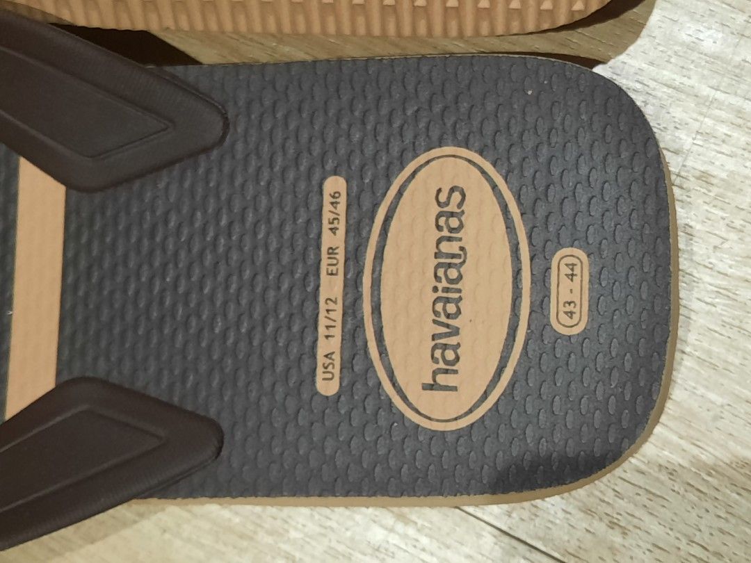 Havaianas Flip-Flops Brown/Beige Size 45/46 (Category: Slippers and slides) located in Manila. Submitted by epictree.a37e8d (Listing ID 1449254420, Image 3). Description: - Havaianas Flip-Flops - Color: Brown and Beige - Design: Striped footbed - Features: Textured sole for enhanced grip - Size: 45/46 EUR - Ideal for: Casual wear, beach trips - Benefits: Comfortable and durable.