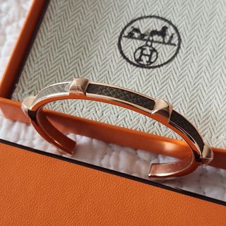 (Category: ) located in . Submitted by all.thingsluxe (Listing ID 1449179257, Image 1). Description: .