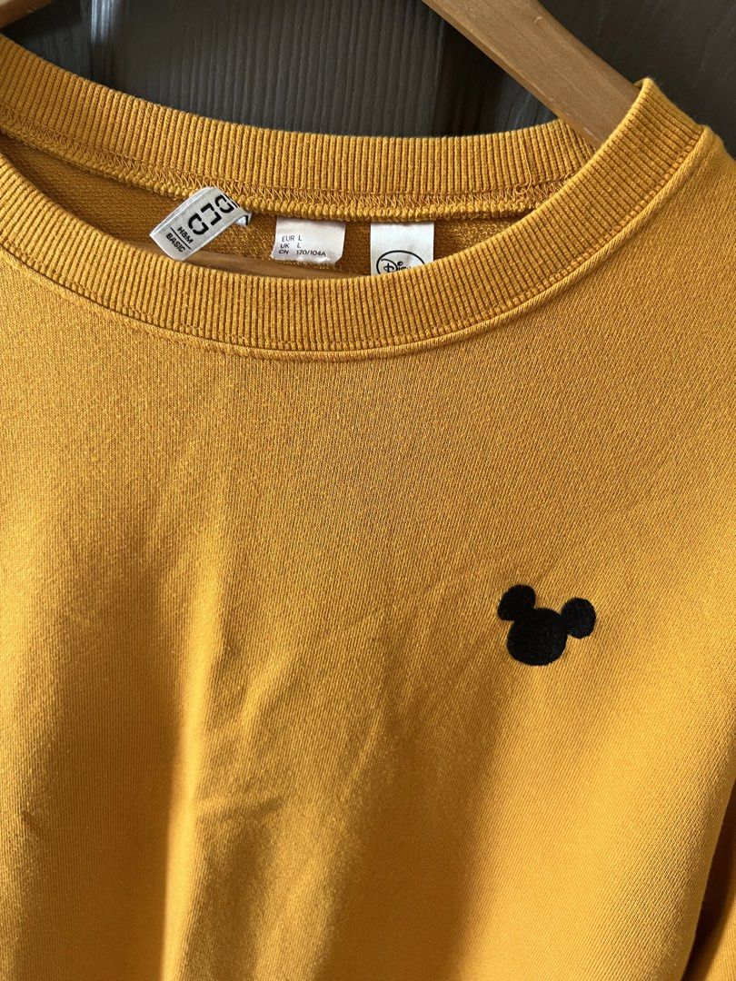 H&M Embroidered Mickey Pullover (Category: Others Tops) located in Quezon City. Submitted by virtualapproach (Listing ID 1449294666, Image 2). Description: 2 sizes available Large and XL Used once (used lang nung nagphotoshoot).