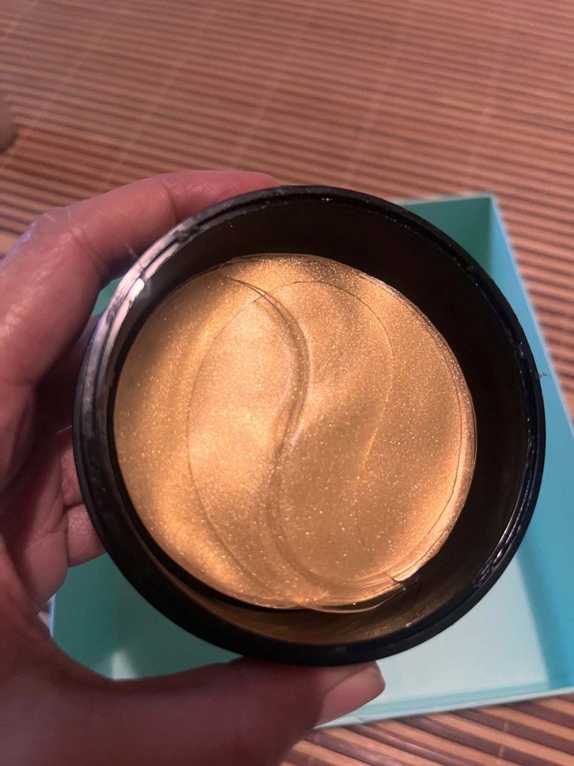 Hydrogel gold Eye Mask Pot (Category: Face Care) located in Iloilo. Submitted by wanderzee (Listing ID 1449194126, Image 3). Description: - Gold hydrogel eye mask pot - Refreshes and hydrates the under-eye area - Simple to apply for a relaxing pamper session - Perfect for a self-care treat.