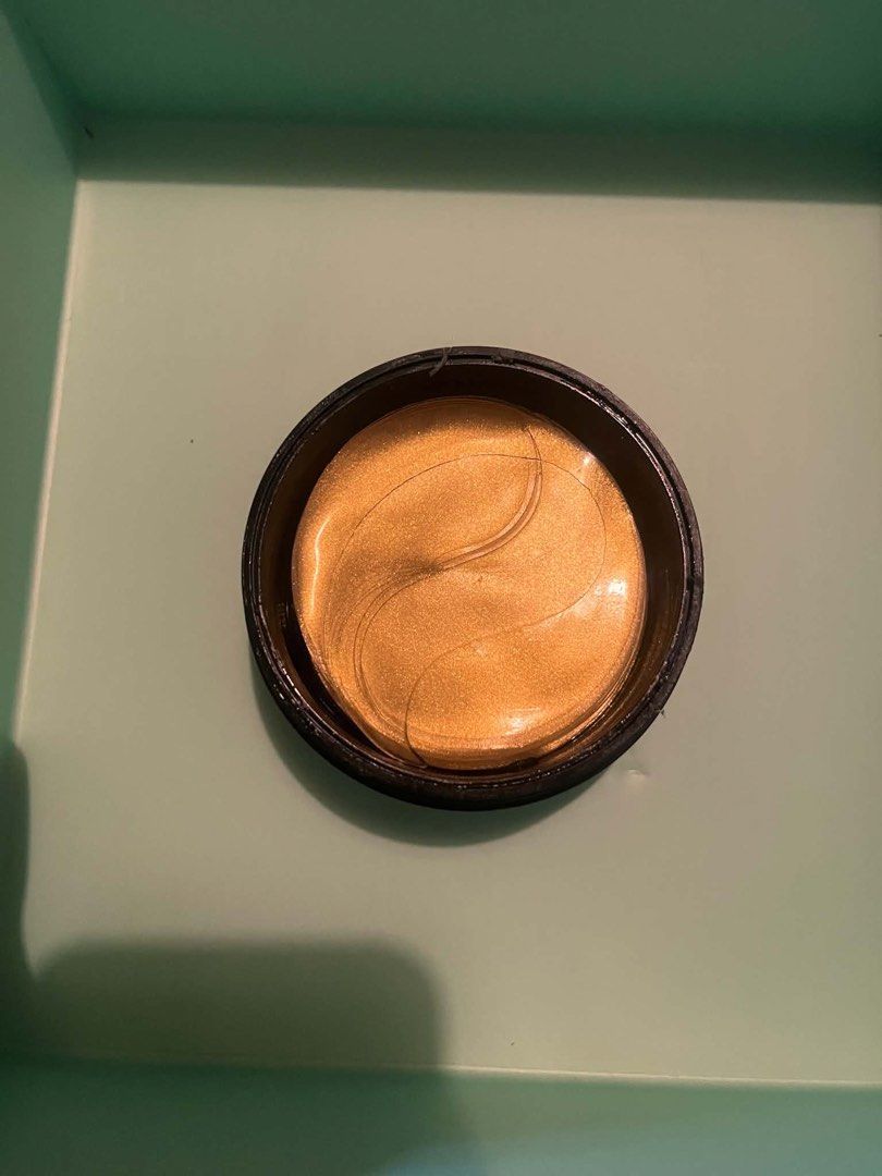 Hydrogel gold Eye Mask Pot (Category: Face Care) located in Iloilo. Submitted by wanderzee (Listing ID 1449194126, Image 2). Description: - Gold hydrogel eye mask pot - Refreshes and hydrates the under-eye area - Simple to apply for a relaxing pamper session - Perfect for a self-care treat.