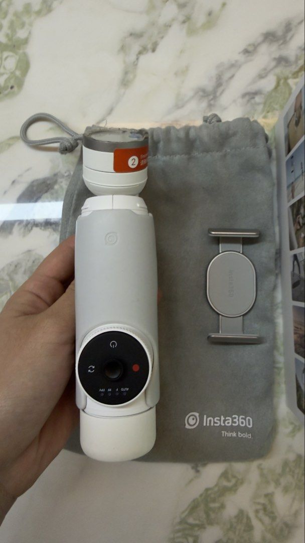 Insta360 Flow (Category: Gimbals & Stabilizers ) located in Dagupan City. Submitted by zlmtamayo (Listing ID 1449191791, Image 2). Description: ‼️Incomplete: No type C to A charge cable Barely used Rfs: Decluttering .