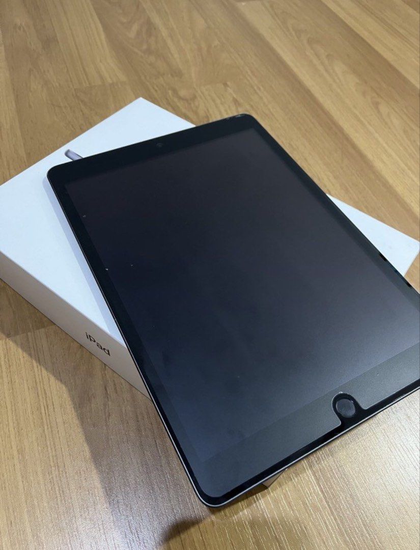 Ipad 9th Generation (Category: iPad) located in Kuala Lumpur. Submitted by muhammadan21973 (Listing ID 1449187613, Image 1). Description: - Includes original box - Perfect for daily use, student, light gaming and note taking - Best budget ipad for students.