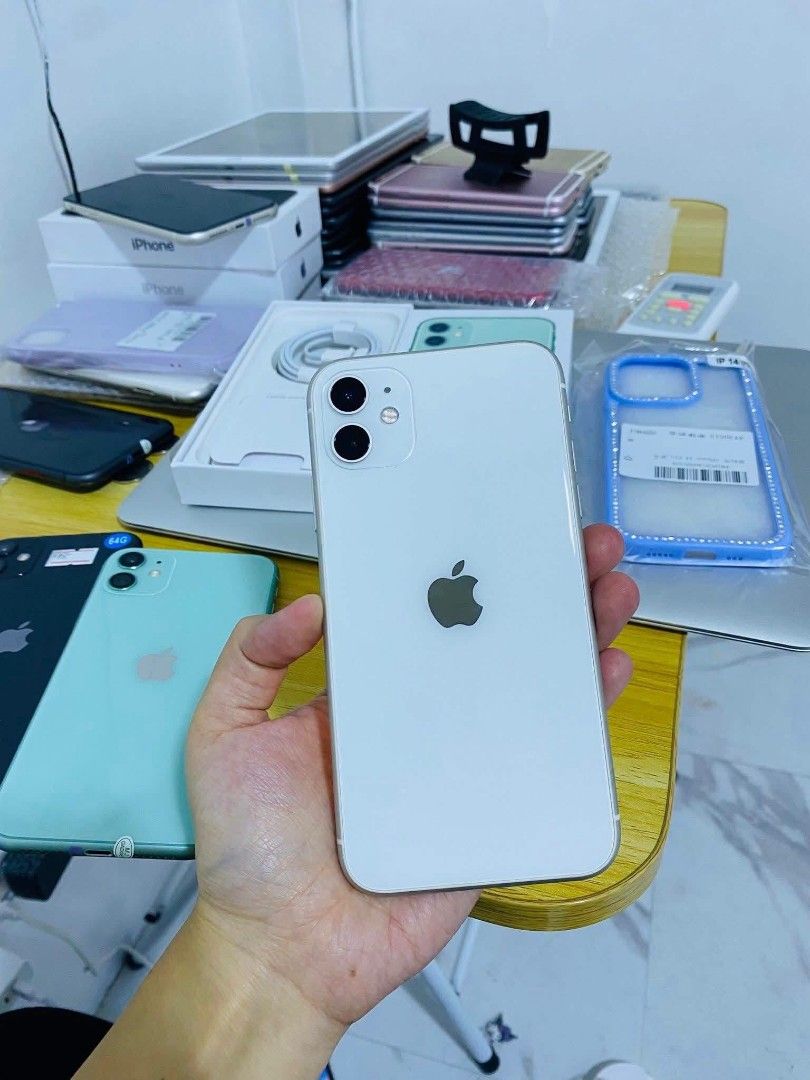 iPhone 11 (Category: iPhone 11 Series) located in Manila. Submitted by charms.krystal (Listing ID 1449198443, Image 2). Description: iPhone 11 64gb 8000 128gb 9500.