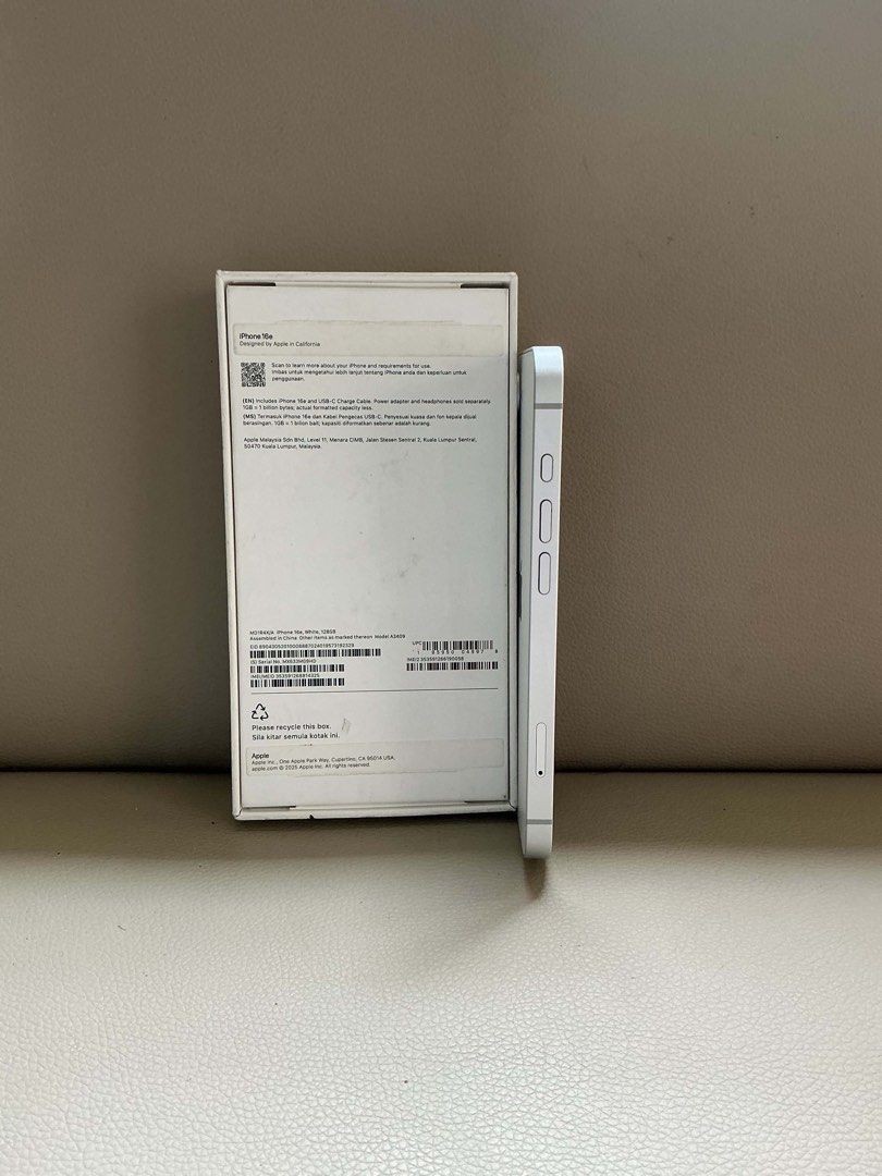iPhone 16e (Category: iPhone X Series) located in Caloocan City. Submitted by jikkocmariano (Listing ID 1449116401, Image 3). Description: iPhone 16e 128GB White With original box Still under warranty until Aug 16, 2026.