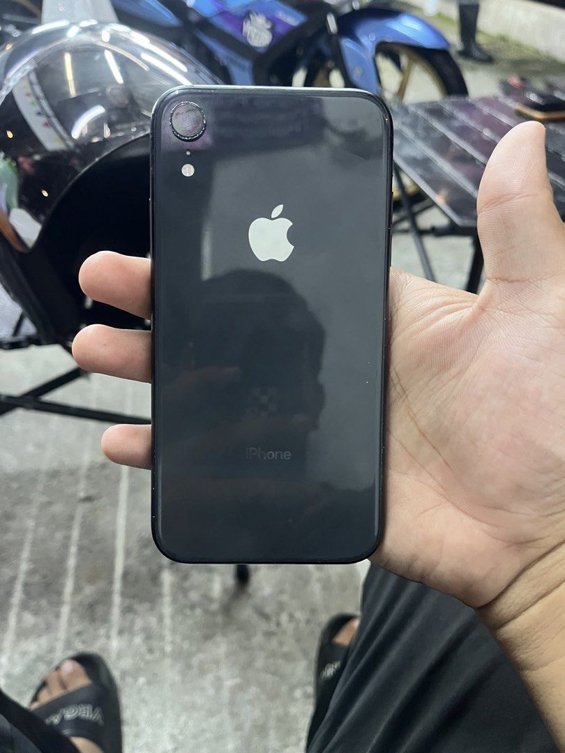 Iphone xr 64gb (Category: iPhone X Series) located in Shah Alam. Submitted by ahmadzubai61226 (Listing ID 1449189762, Image 1). Description: Face id❌ Bateri dh tukar 85%.