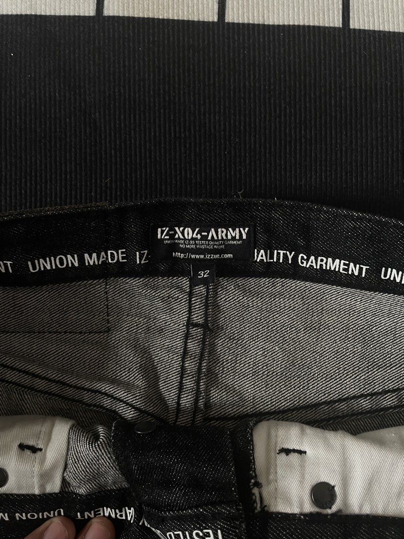 IZZUE IZ-X04-ARMY Waxed Jeans (Category: Jeans) located in Naga. Submitted by curatedslips (Listing ID 1449165776, Image 3). Description: - IZ-X04 ARMY Jeans - Dark Wash - Size 32 - Button Fly Closure - Cow Leather Patch on Back Pocket - Made in Japan - Perfect for Everyday Wear 32-34 Waist 40 Lenght 7.5 Hem .
