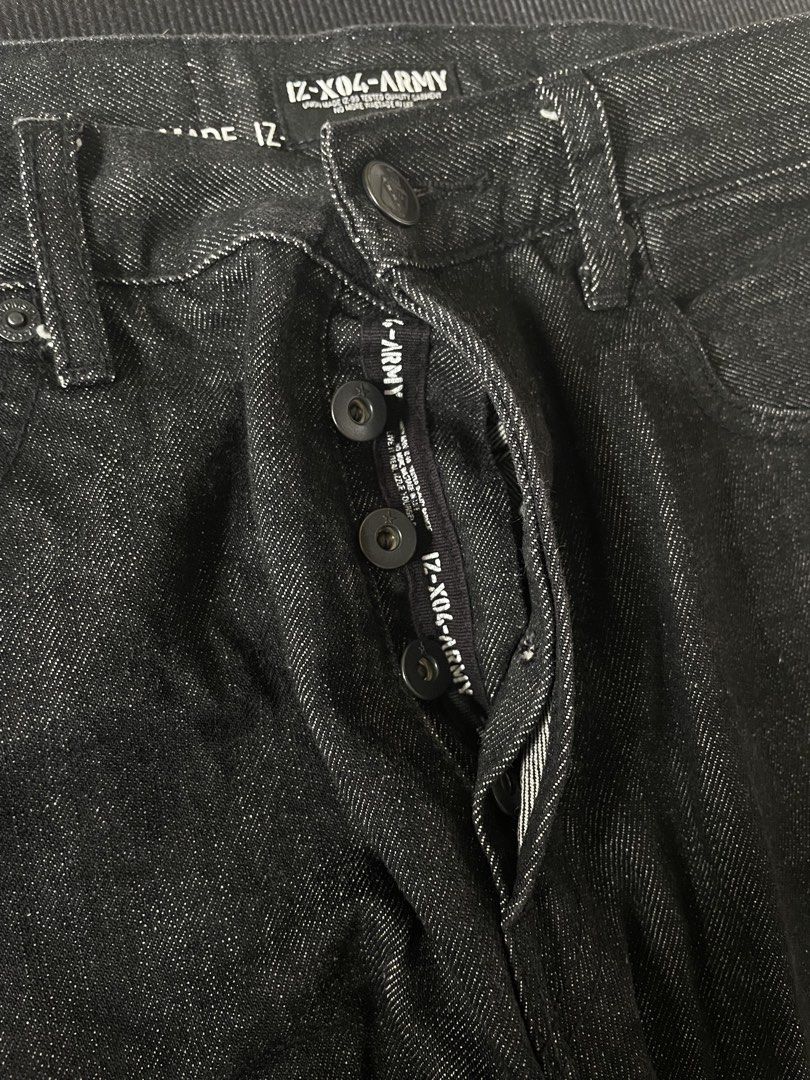 IZZUE IZ-X04-ARMY Waxed Jeans (Category: Jeans) located in Naga. Submitted by curatedslips (Listing ID 1449165776, Image 2). Description: - IZ-X04 ARMY Jeans - Dark Wash - Size 32 - Button Fly Closure - Cow Leather Patch on Back Pocket - Made in Japan - Perfect for Everyday Wear 32-34 Waist 40 Lenght 7.5 Hem .