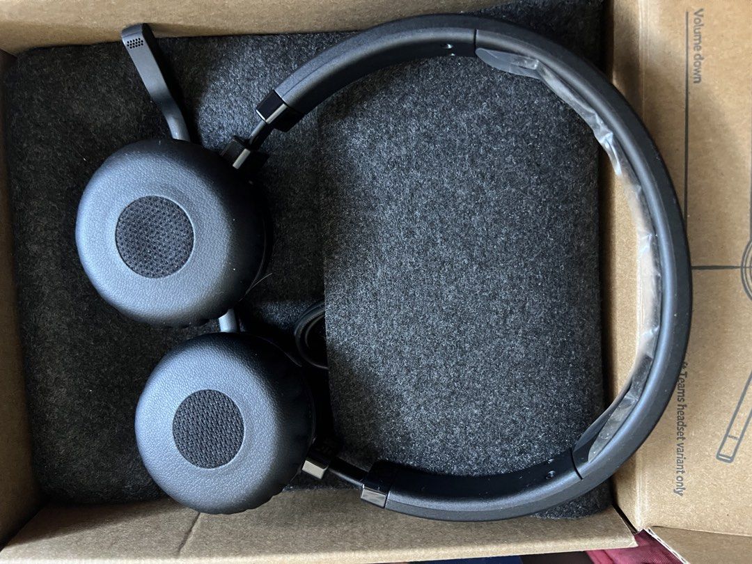 Jabra Evolve 65 TE USB-A MS Stereo Bluetooth Wireless Headset (HSC018WA) [Black] (Category: Headphones & Headsets) located in Manila. Submitted by emmyloey (Listing ID 1449263668, Image 2). Description: - Connects to PC via Bluetooth - Features a microphone boom arm - Comfortable earcups for extended wear - Ideal for calls and online meetings.