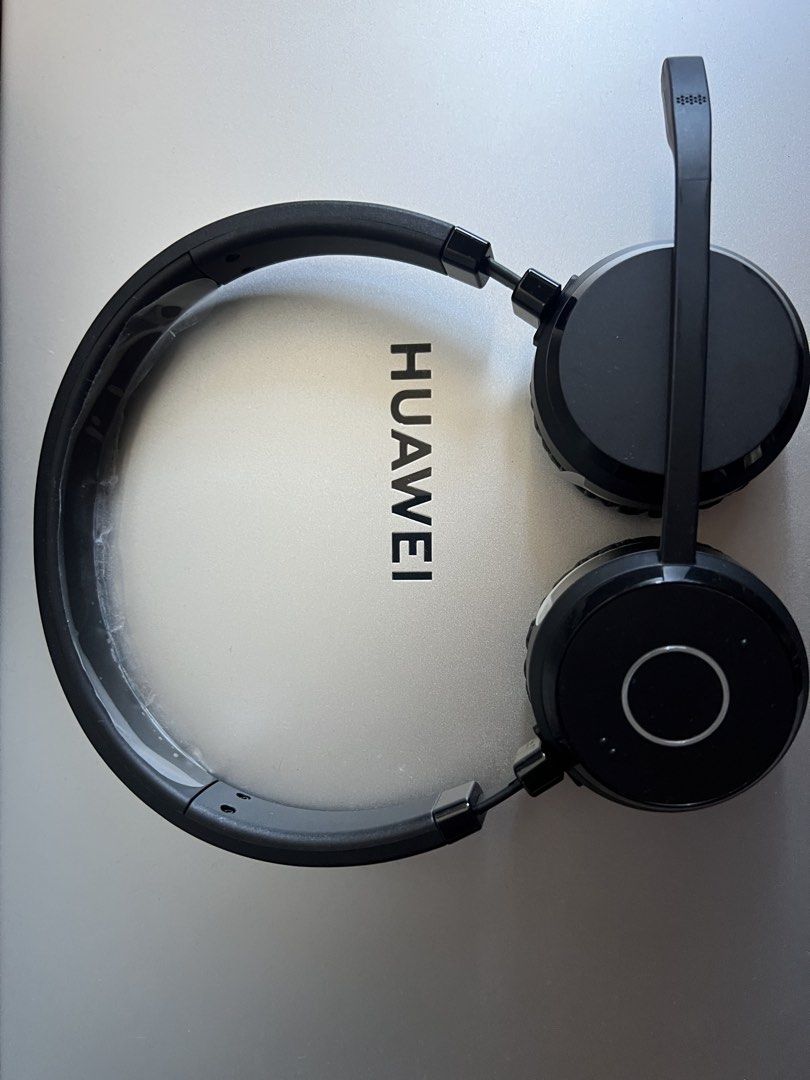 Jabra Evolve 65 TE USB-A MS Stereo Bluetooth Wireless Headset (HSC018WA) [Black] (Category: Headphones & Headsets) located in Manila. Submitted by emmyloey (Listing ID 1449263668, Image 3). Description: - Connects to PC via Bluetooth - Features a microphone boom arm - Comfortable earcups for extended wear - Ideal for calls and online meetings.