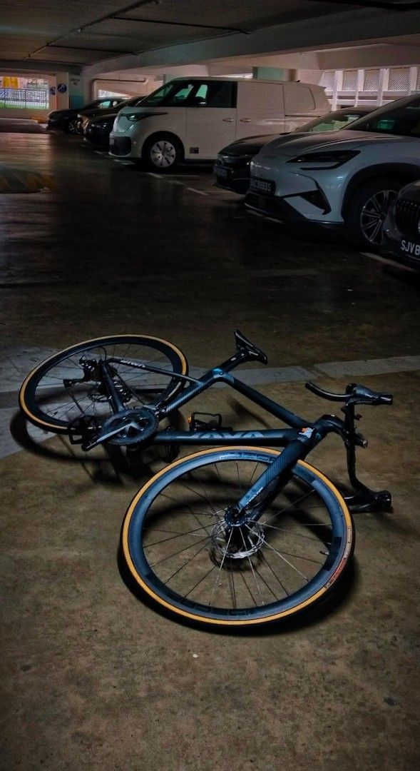 JAVA Siluro 3 (Category: Bicycles) located in Singapore. Submitted by eeyuh (Listing ID 1449218596, Image 1). Description: Java Siluro 3 full aloy bike ( only the fork is full carbon) Bike still works just not smooth. Washed and reoiled the chains. Needs reservicing. Brakes are worn out, need to put on handlebar tape, wheels are also worn out, rusty nuts and bolts, gear still works just not smooth, gear and chains are a bit rusty, hence selling c