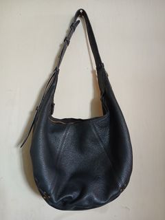 (Category: ) located in . Submitted by azizahthriftshop (Listing ID 1449144685, Image 1). Description: .